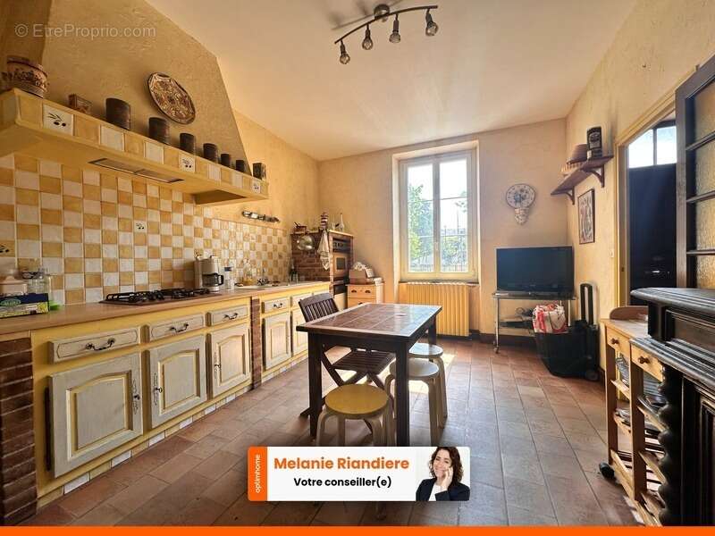 Maison de caractère 227m² - 6 chambres - Fort potentiel avec dépendance - LA FLÈCHE - photo 4