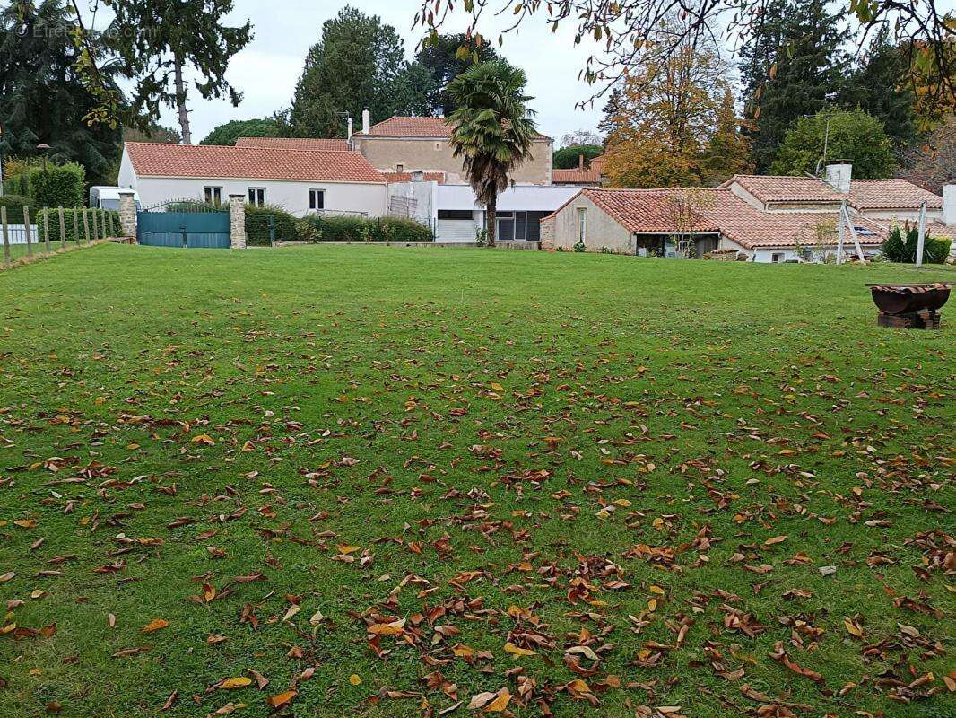 Maison à LA CAILLERE-SAINT-HILAIRE
