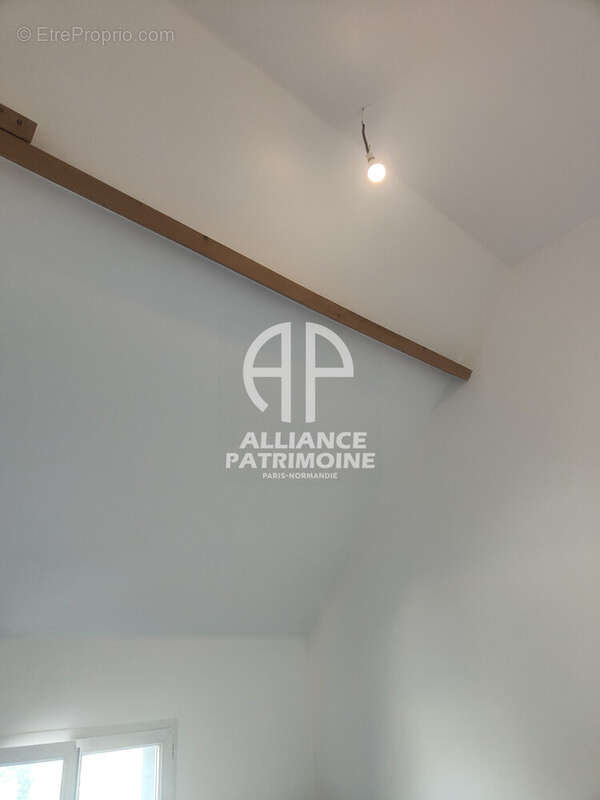 BELLE HAUTEUR PLAFOND - Maison à SEVRAN