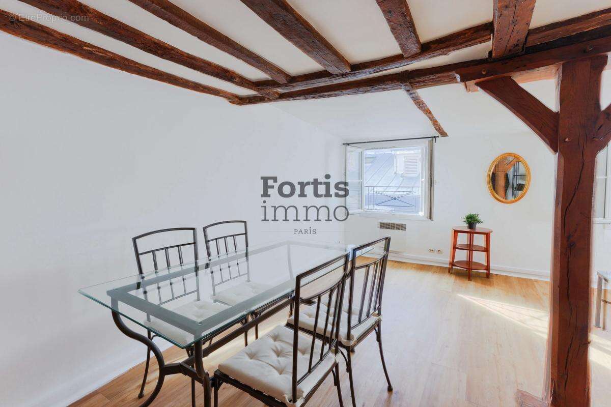 Appartement à PARIS-3E