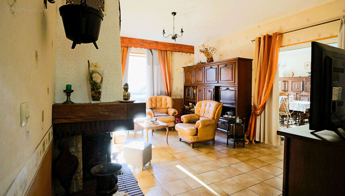 Maison Espinasse 7 pièce(s) 157 m2 - photo 2