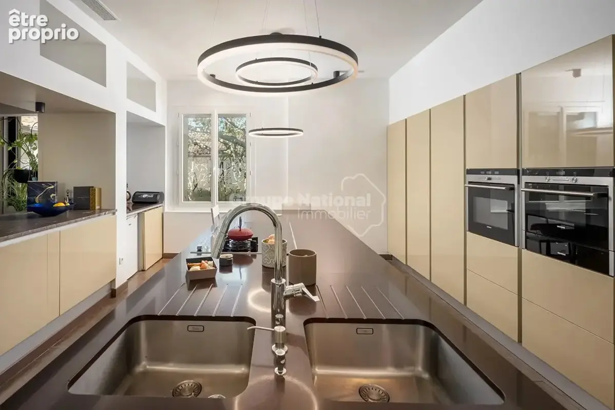 À vendre eyragues propriété de 398 m² avec 3 gîtes en activité, piscine , garages - photo 5