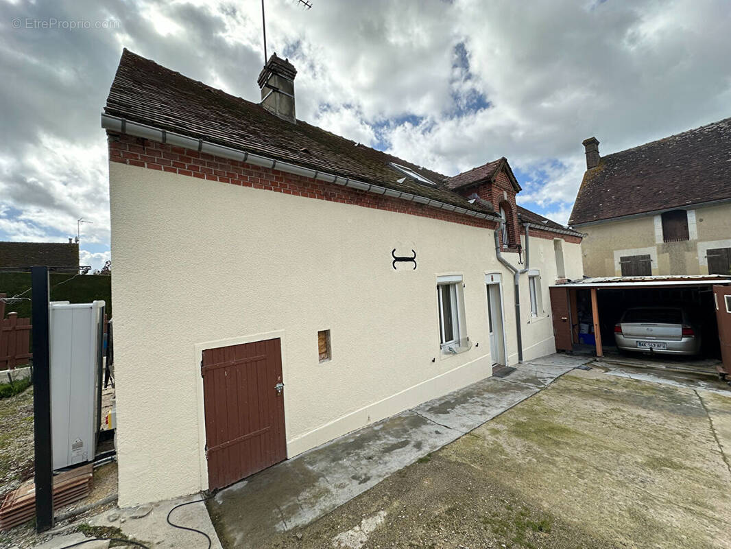 Maison à SAINT-HILAIRE-LE-CHATEL