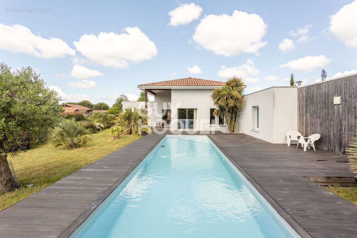 Maison à PARENTIS-EN-BORN