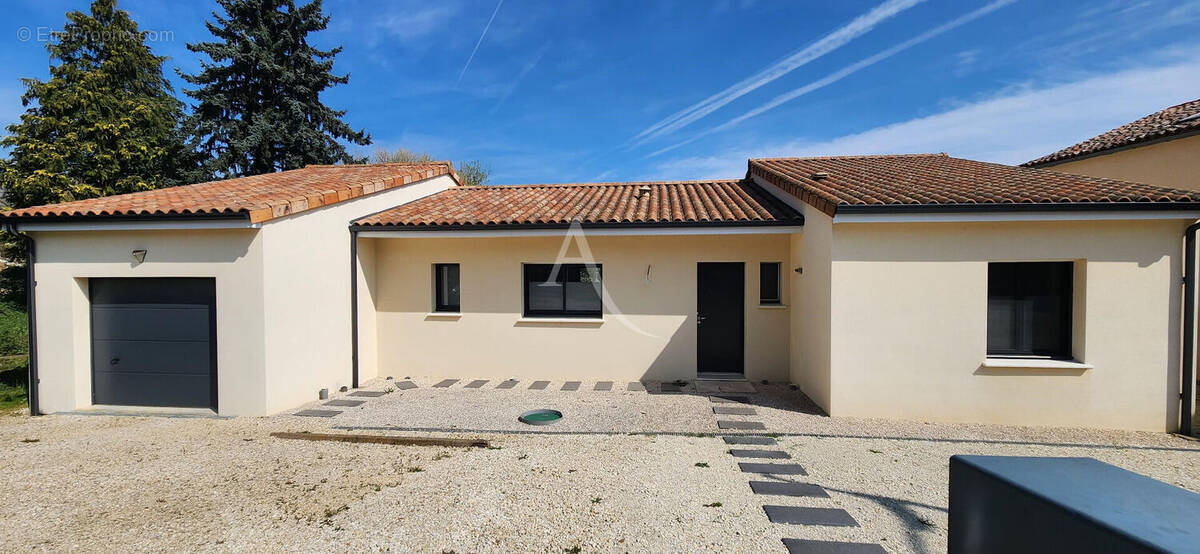 Maison à FONTAINE-LE-COMTE
