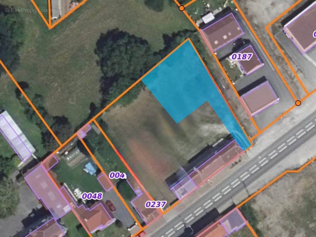 Terrain à QUEVAUVILLERS