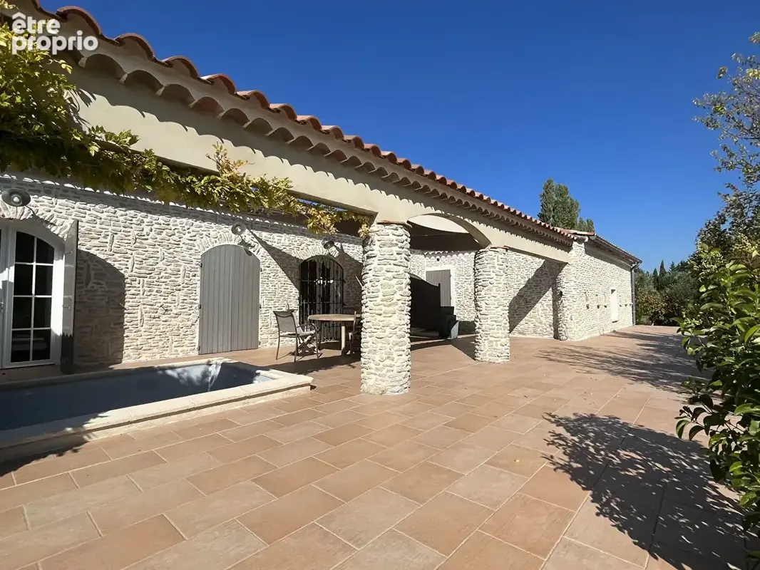 Villa avec piscine et dépendance aménagée sur 8000 m² de terrain clos et arboré. - photo 19