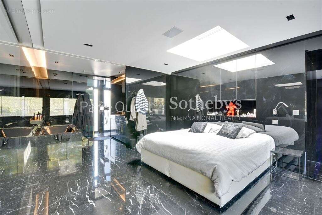 Appartement à NEUILLY-SUR-SEINE