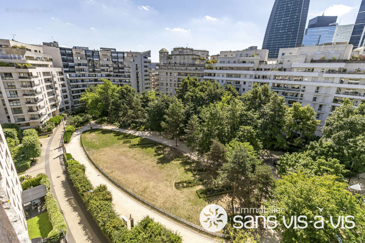 Appartement à COURBEVOIE