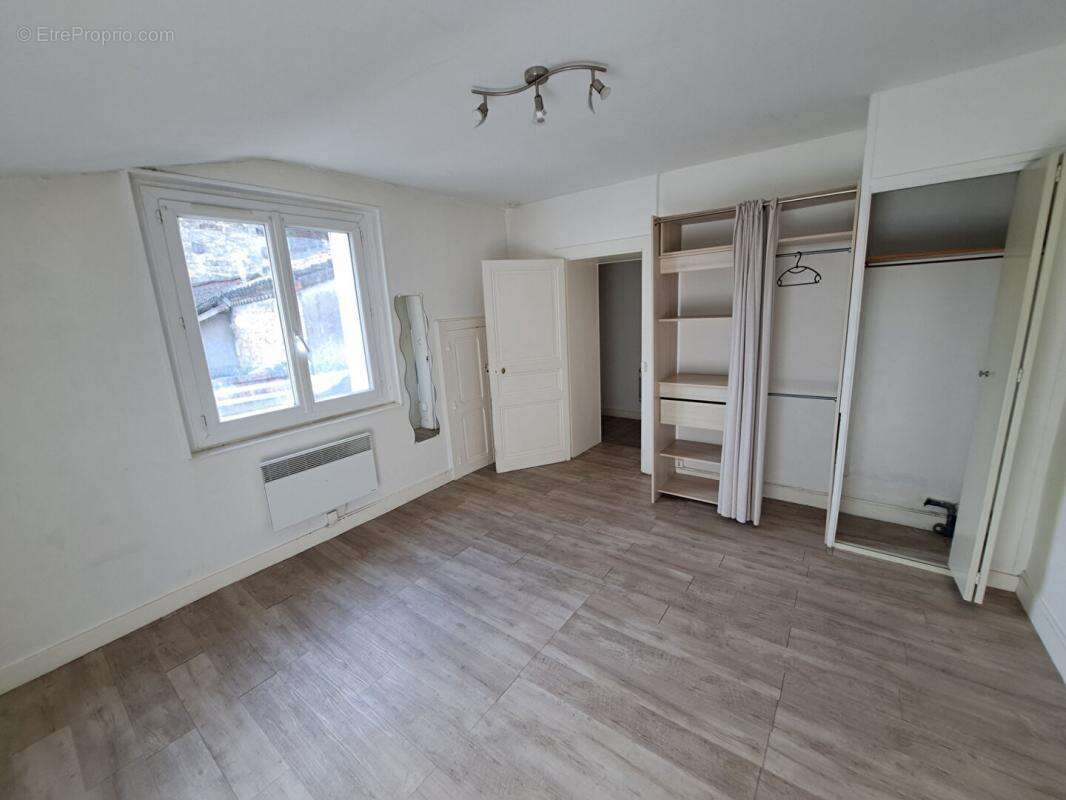 Appartement à RUELLE-SUR-TOUVRE