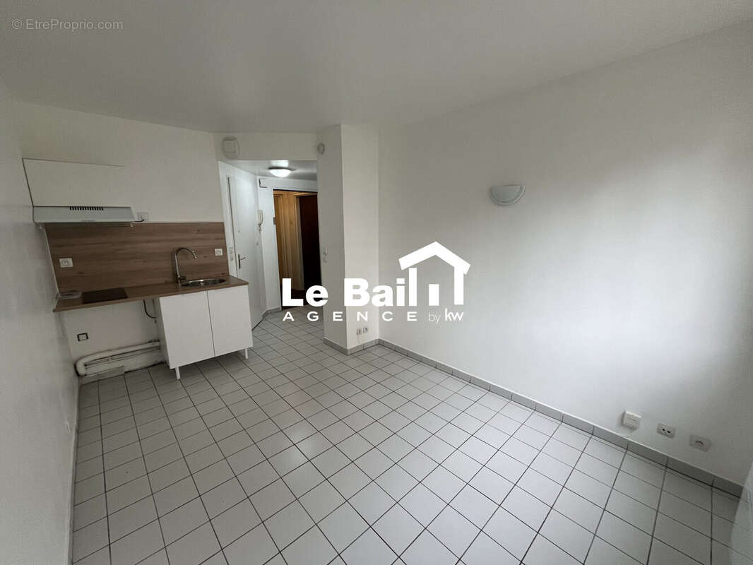 Appartement 17 m² à Osny  - photo 2