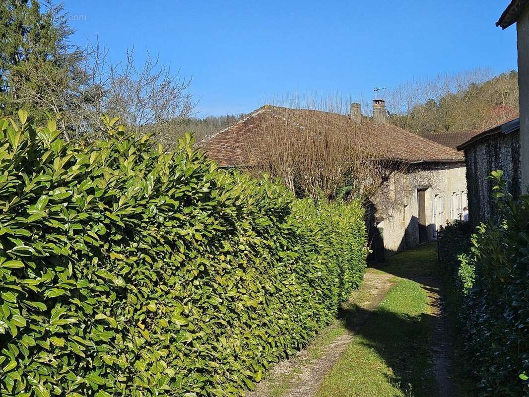 Maison à ANTONNE-ET-TRIGONANT