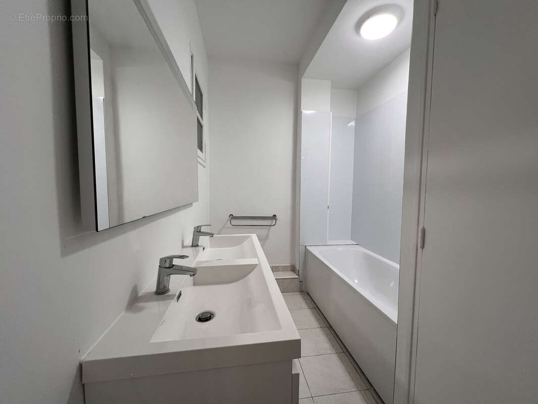 Appartement à MARSEILLE-1E