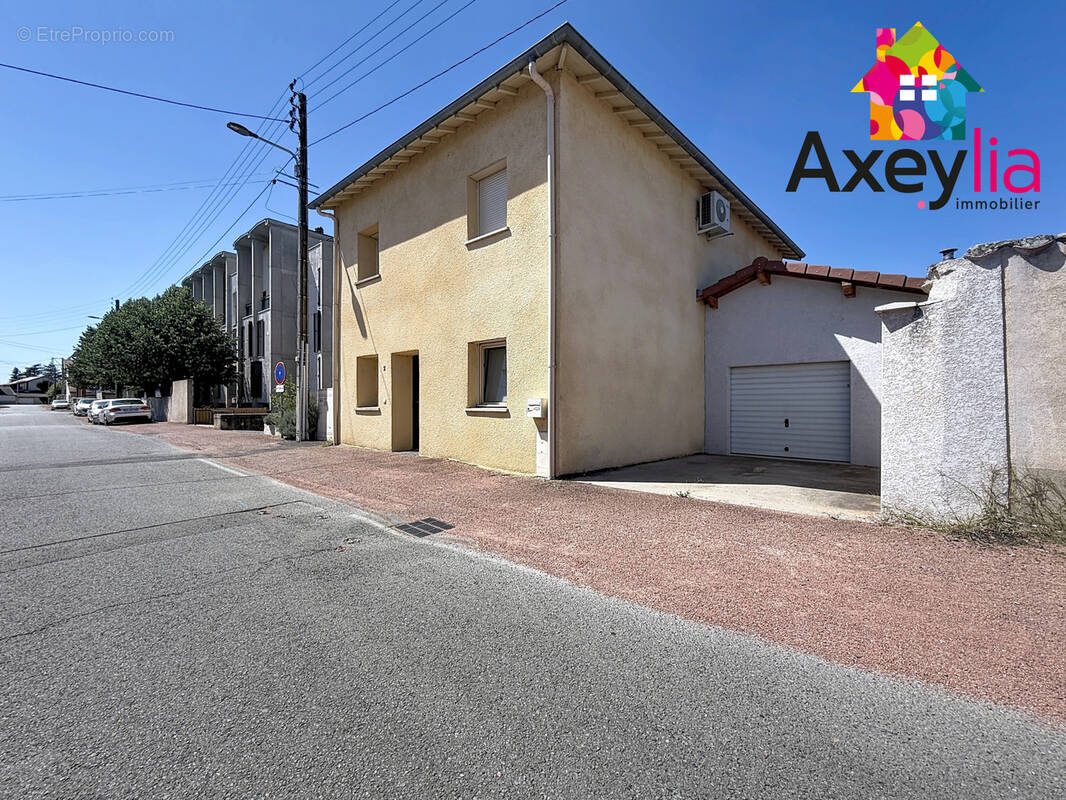 A vendre - feurs -  maison individuelle avec terrain et grand espace de vie - photo 1