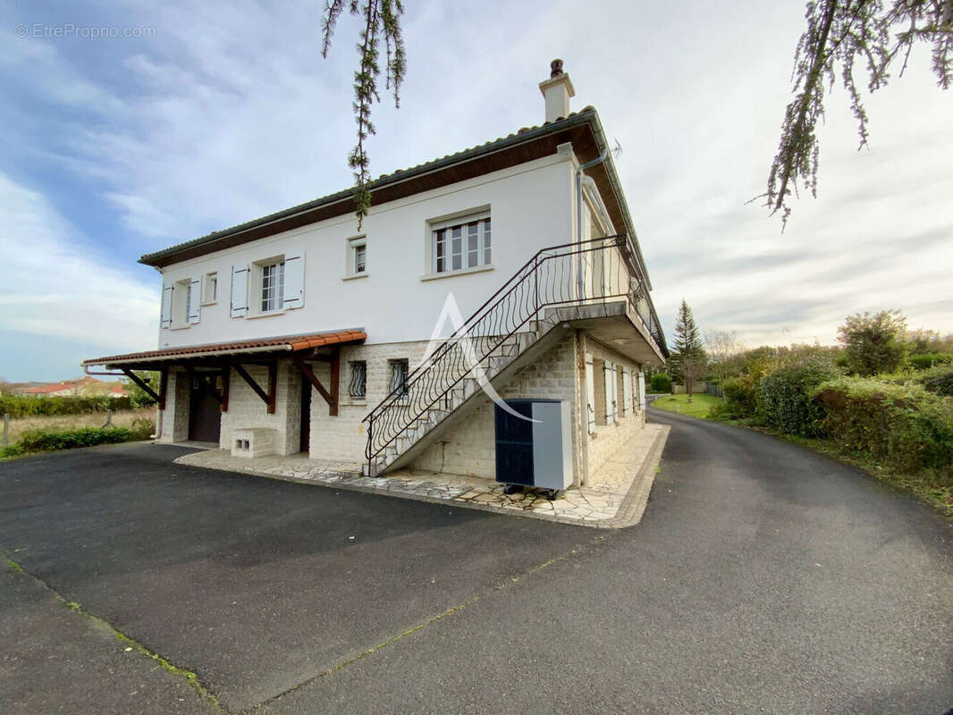 Maison à SAINT-SEVER-DE-SAINTONGE