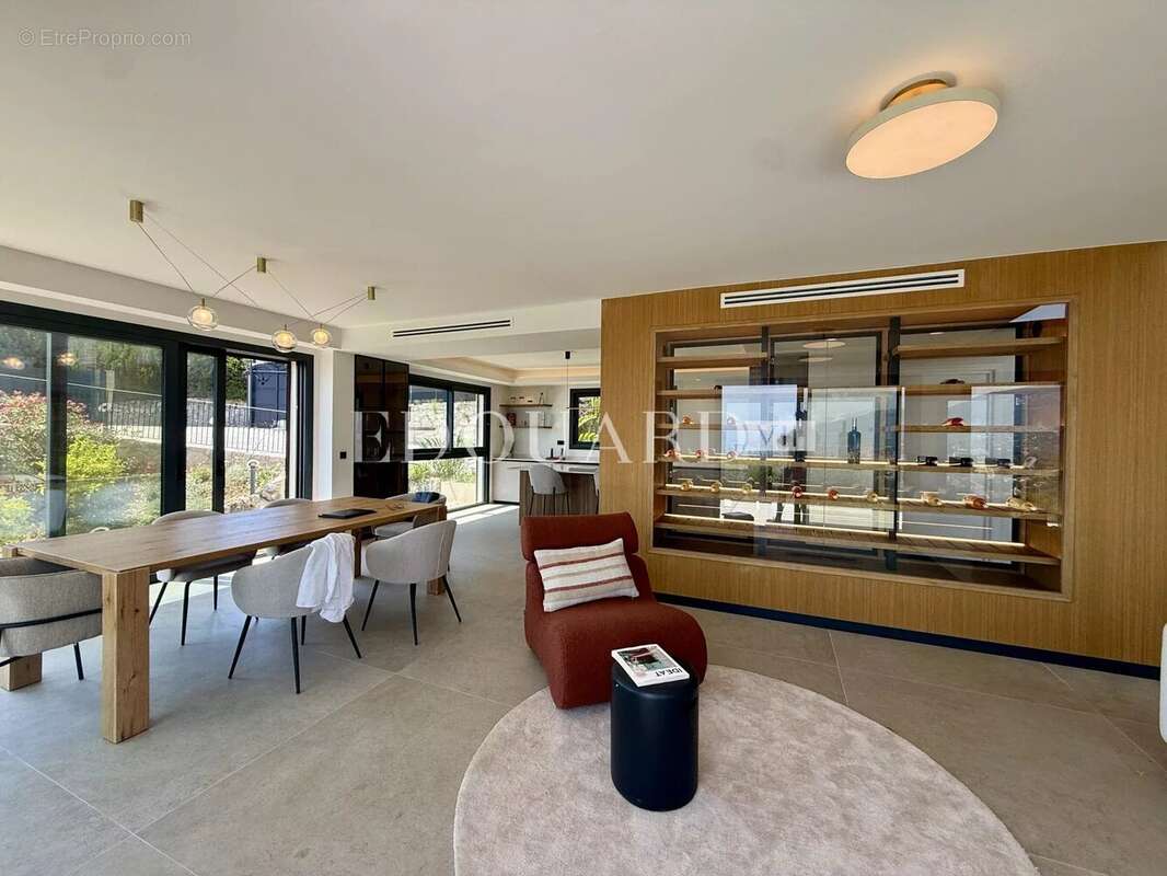 Somptueuse villa complètement rénovée avec piscine chauffée et splendide vue mer panoramique - photo 6