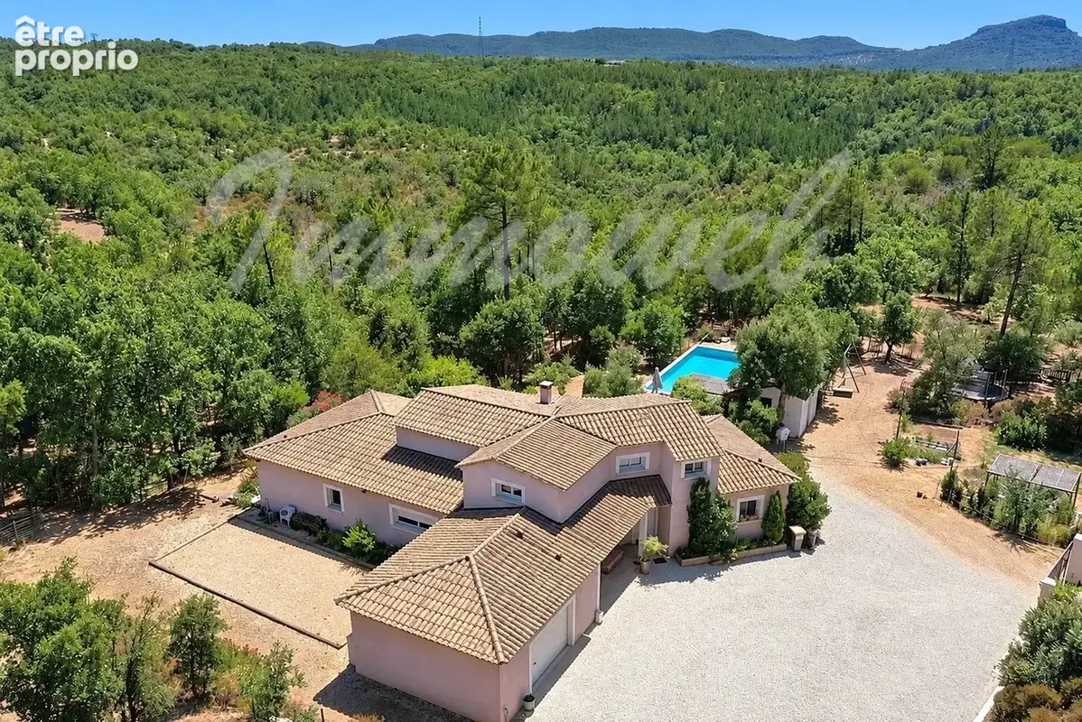 Saint-Paul-en-Forêt – Villa avec piscine, cinq chambres et séjour cathédrale - photo 2