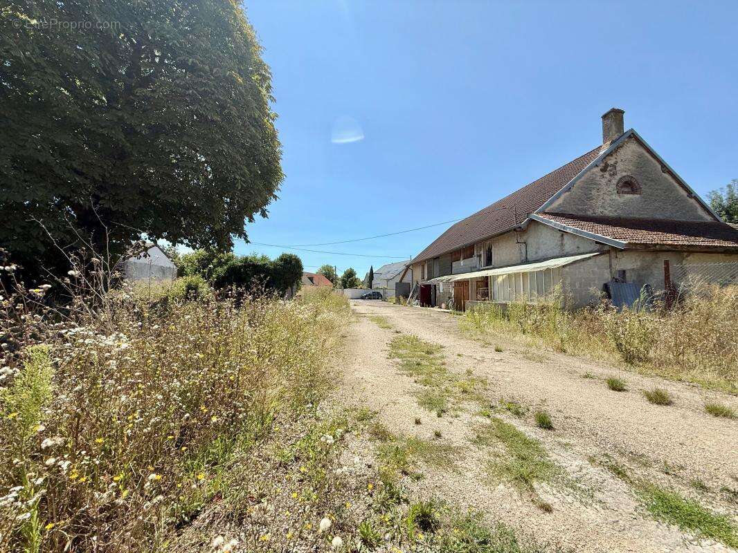 Maison avec grange et terrain constructible - photo 23