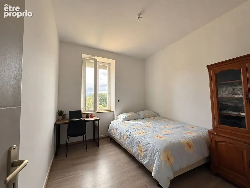 À vendre à Villegailhenc, maison de village de 6 pièces avec quatre chambres, deux cours et garage - photo 7