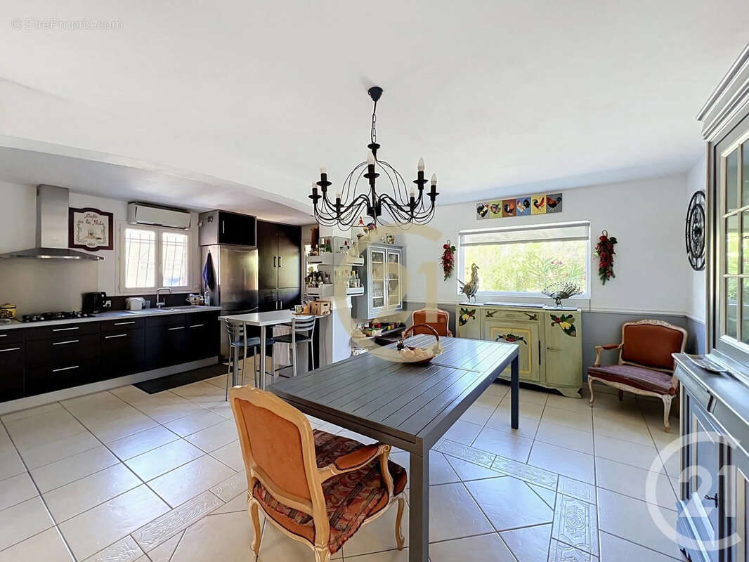 Maison 136 m² à Remoulins  - photo 3