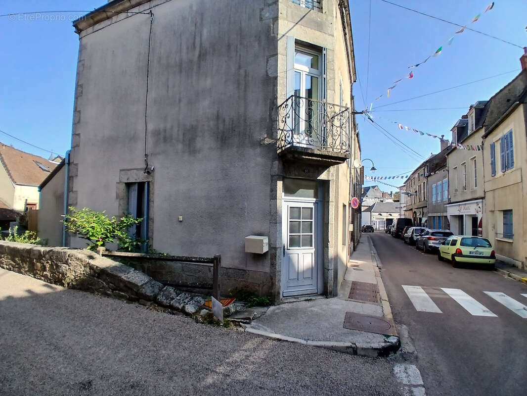 Lormes centre ville, maison de caractère avec 4 chambres et cour. Morvan. - photo 3