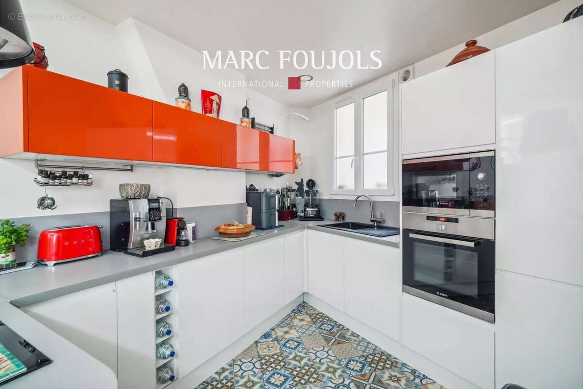 Appartement à PARIS-16E