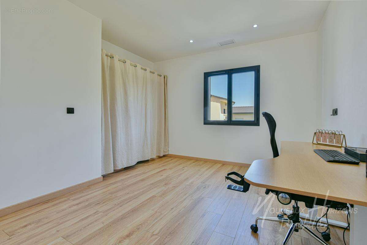 Maison 157 m² à Saint-Maurice-Les-Brousses  - photo 9