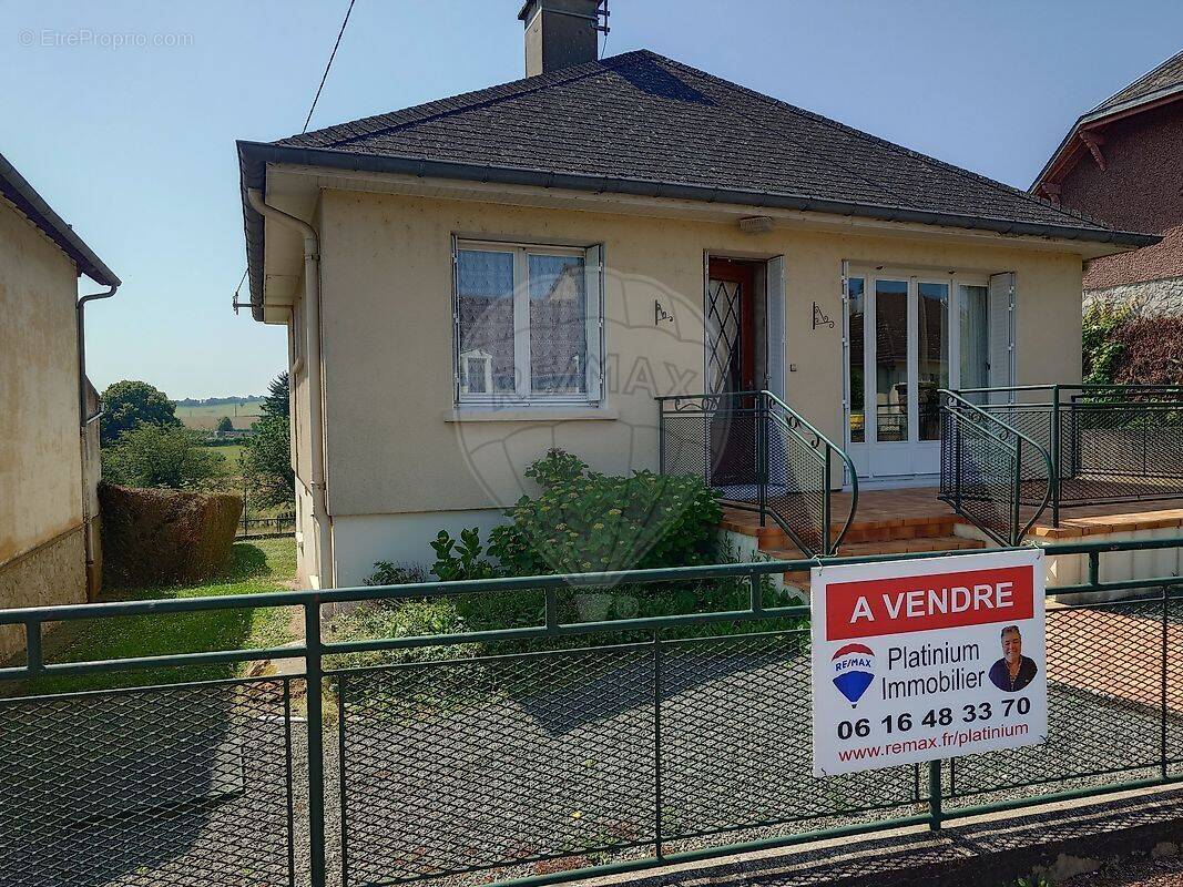 Maison à LUZY