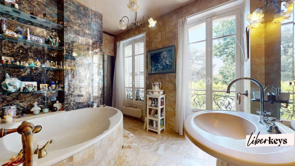 Propriété familiale de 236 m² avec jardin arboré de 878 m² – Vaucresson - photo 23