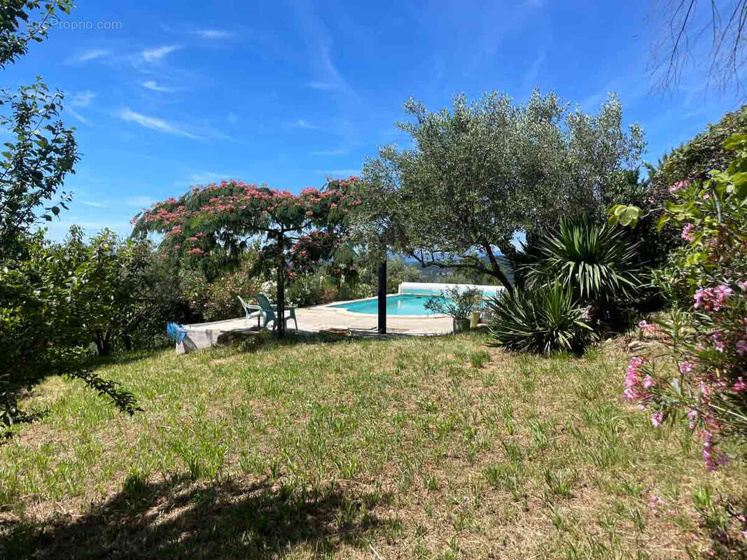 Dans un hameau typique, un ensemble immobilier de 3 maisons avec 8300 m2 de terrain et une vue splendide. - photo 36