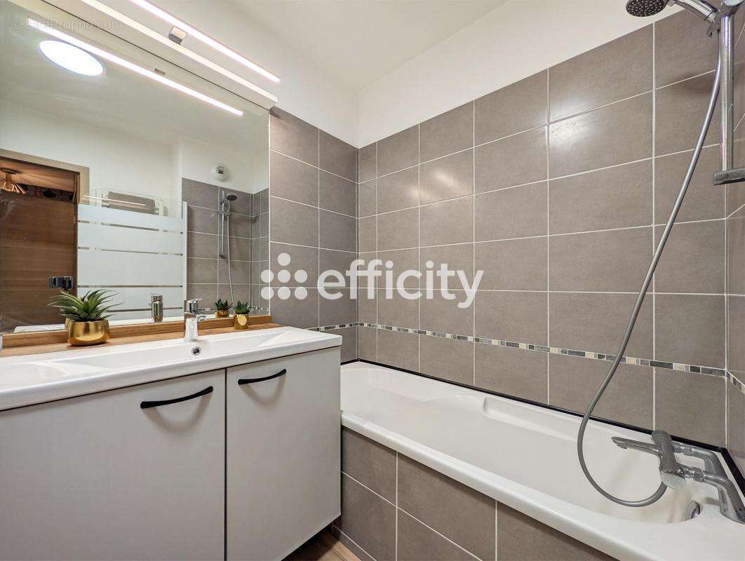 Appartement à CASTELNAU-LE-LEZ