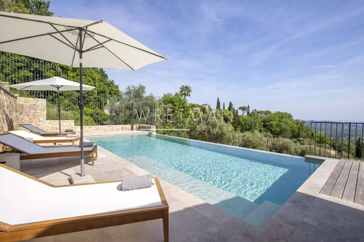 Maison à CHATEAUNEUF-GRASSE