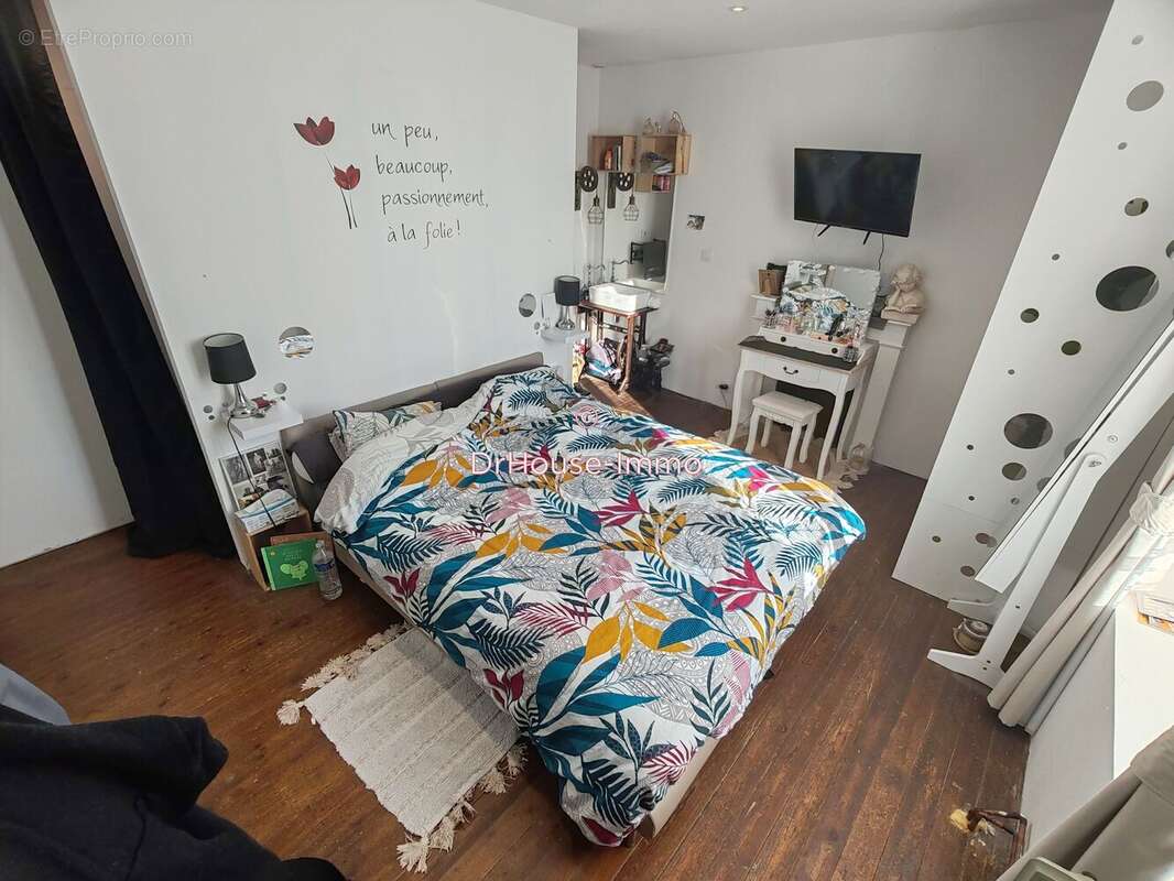 Maison 159 m² à Dange-Saint-Romain  - photo 36
