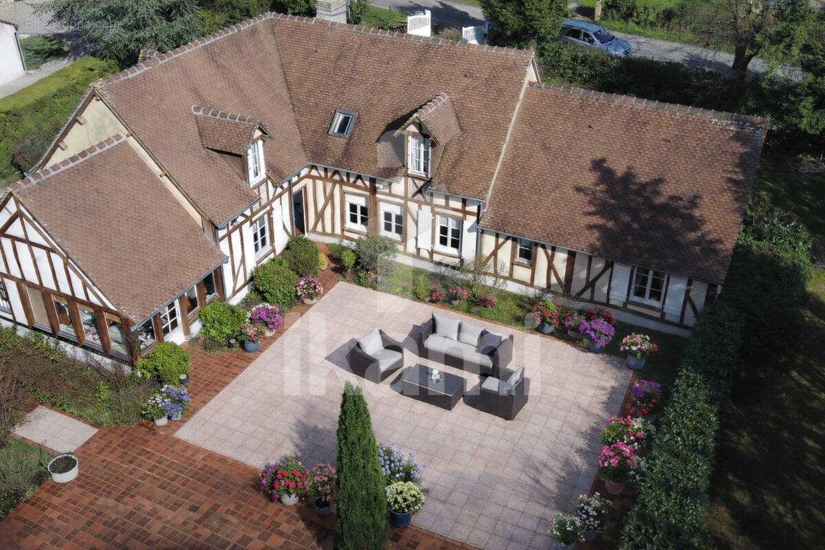 Maison à CHAUMONT-SUR-THARONNE