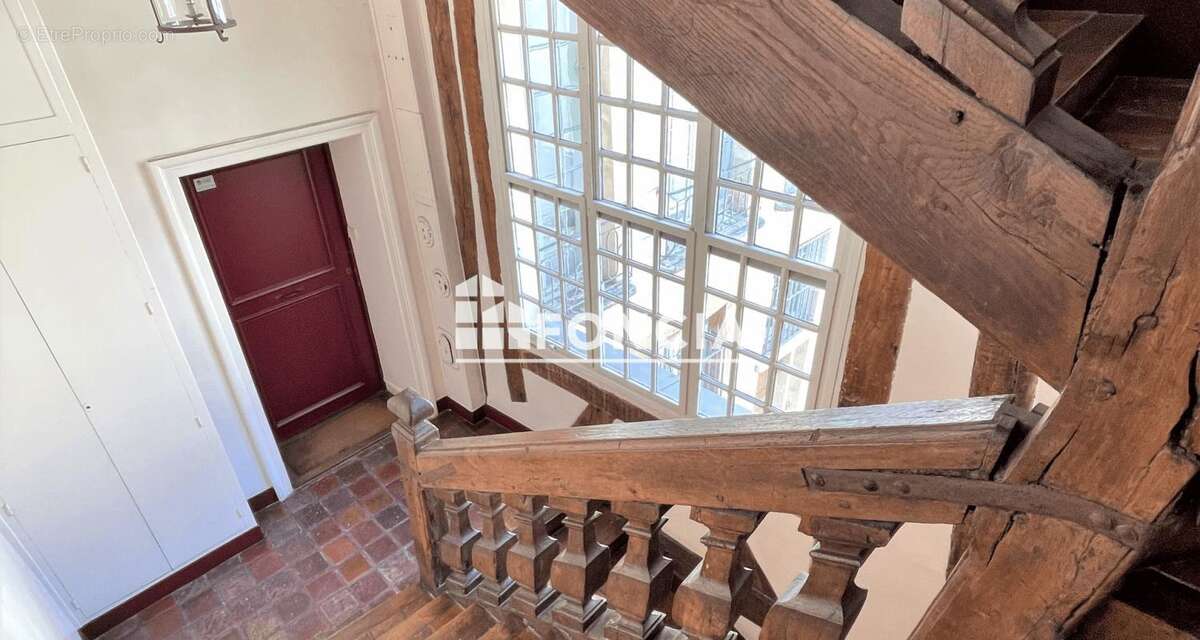 Paris iv – saint-merri / quincampoix – studio traversant en excellent etat avec charme de l’ancien - photo 10