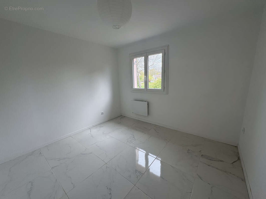 Maison à VILLENEUVE-SUR-YONNE