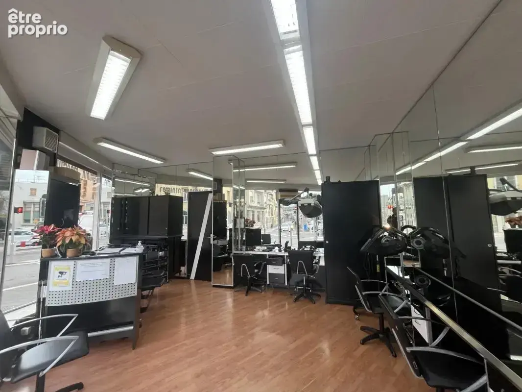 A vendre, murs commerciaux libres, d'angle d'environ 26 m² nice centre - photo 4