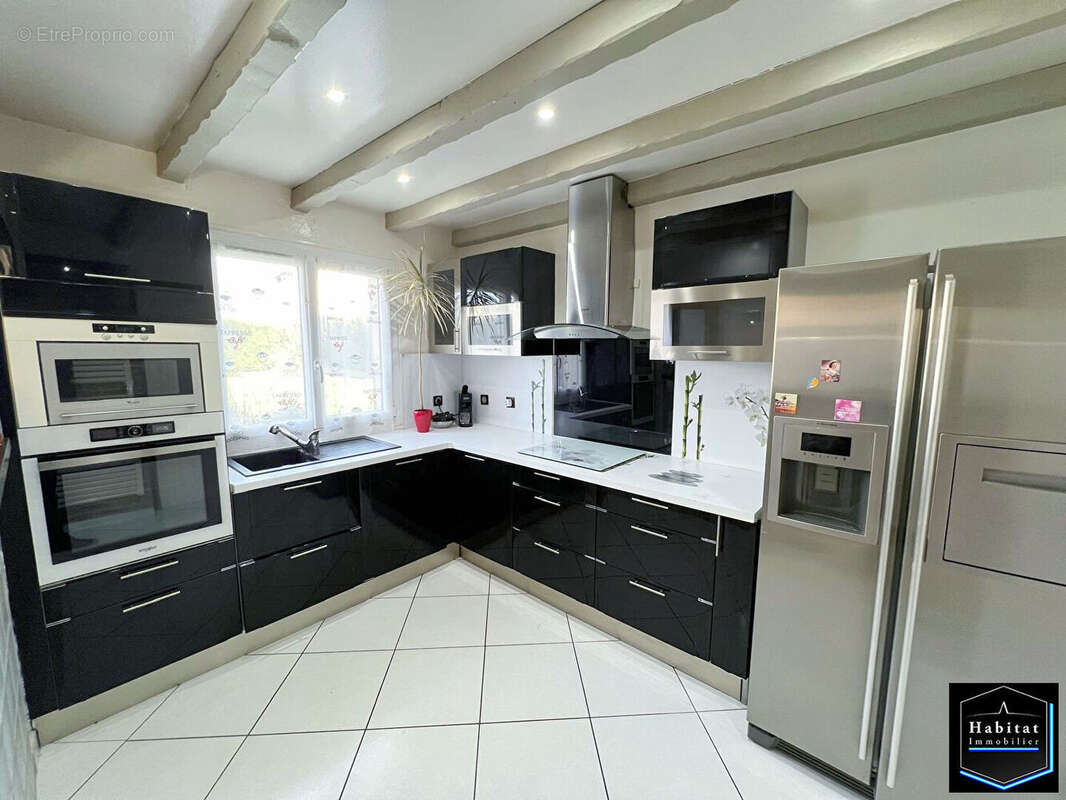 Maison à LE PLESSIS-BELLEVILLE