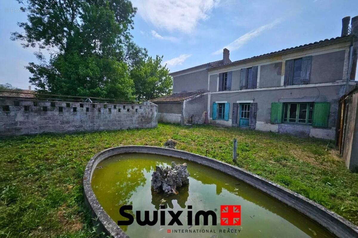 Maison à SAINT-ESTEPHE