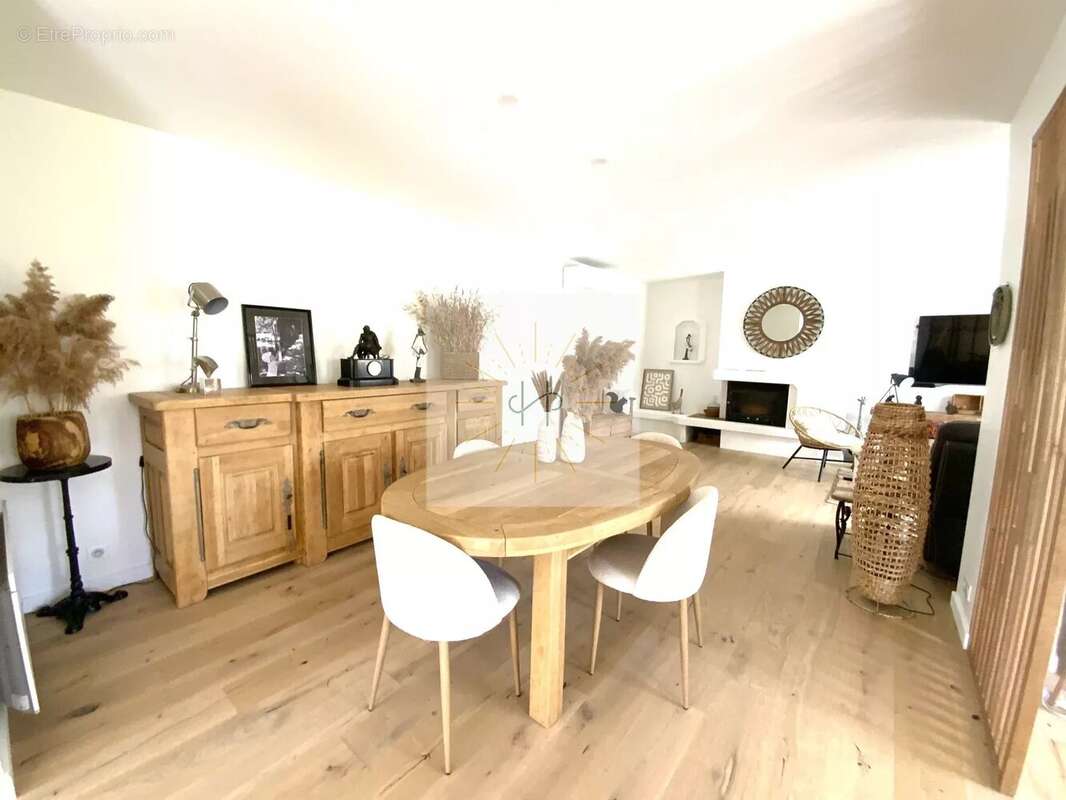 Maison à ROCHEMAURE