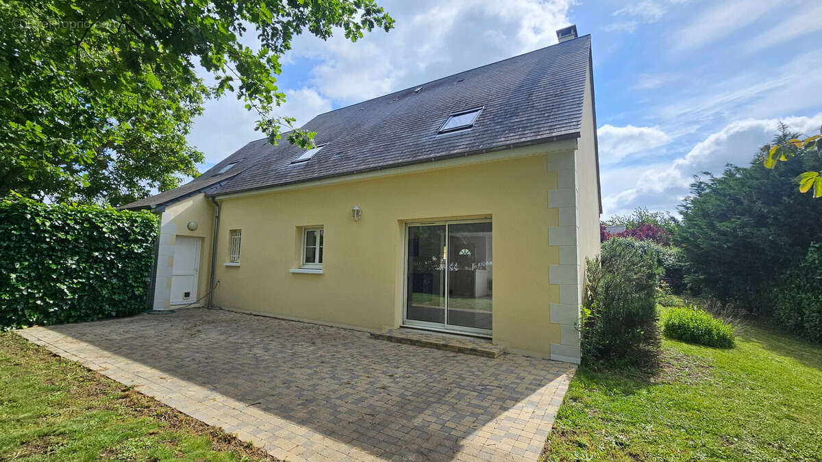 Maison à PARCAY-MESLAY