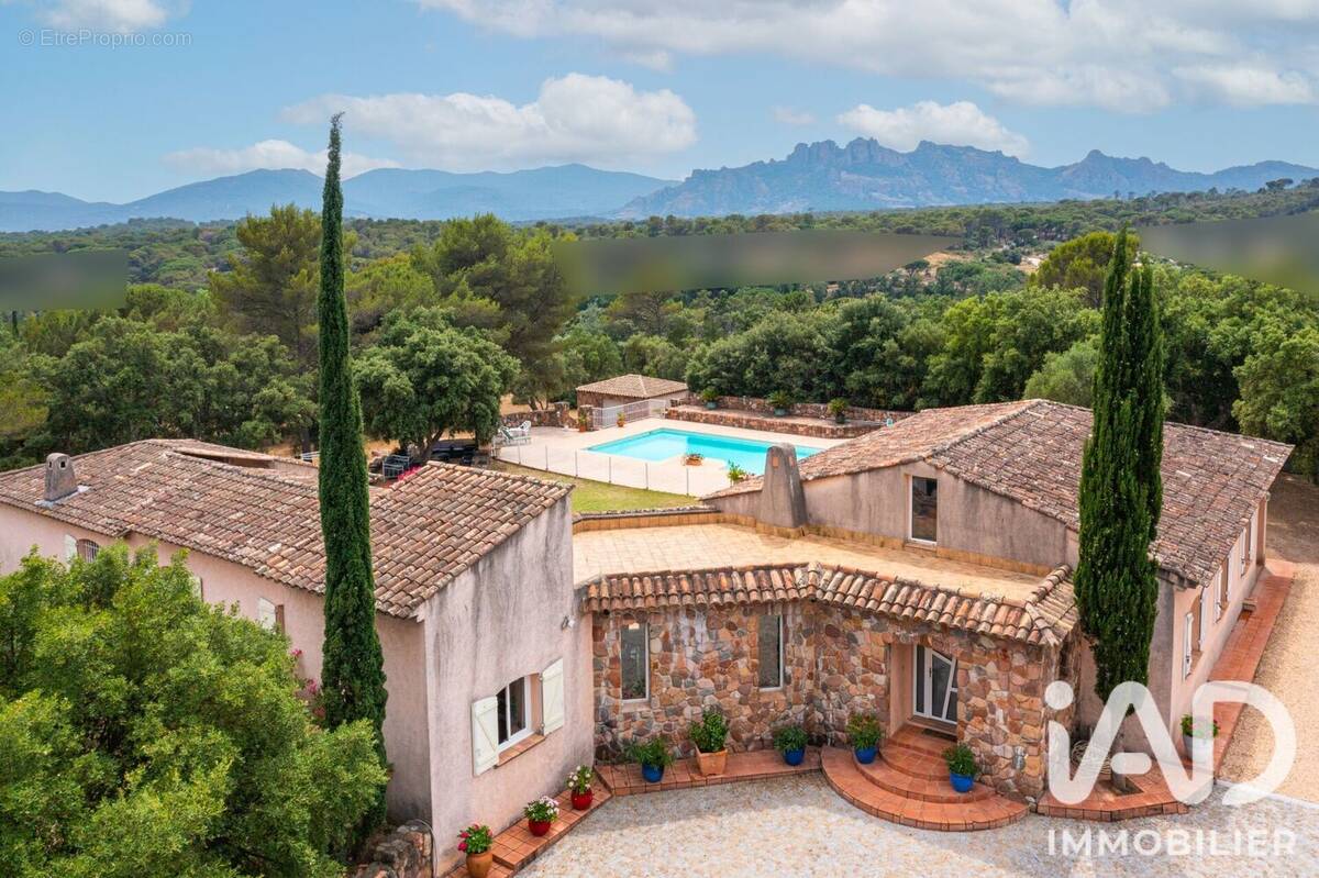 Photo 1 - Maison à ROQUEBRUNE-SUR-ARGENS