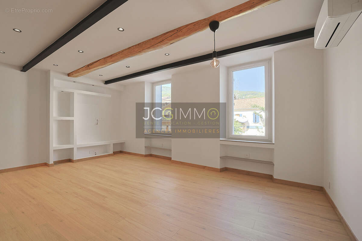 Sollies pont (centre ville) - appartement t4 renove (juillet 2026) - 88 m2 - cour exterieure privative - 24 m2 - photo 2