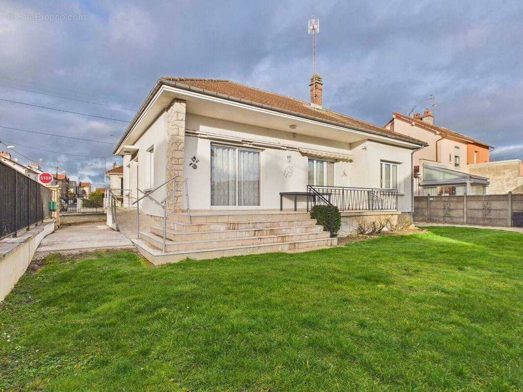 Maison à ROMILLY-SUR-SEINE