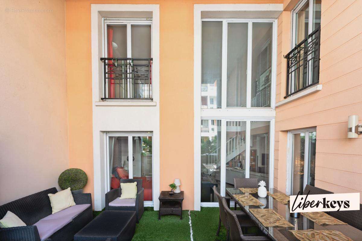 Appartement à COURBEVOIE