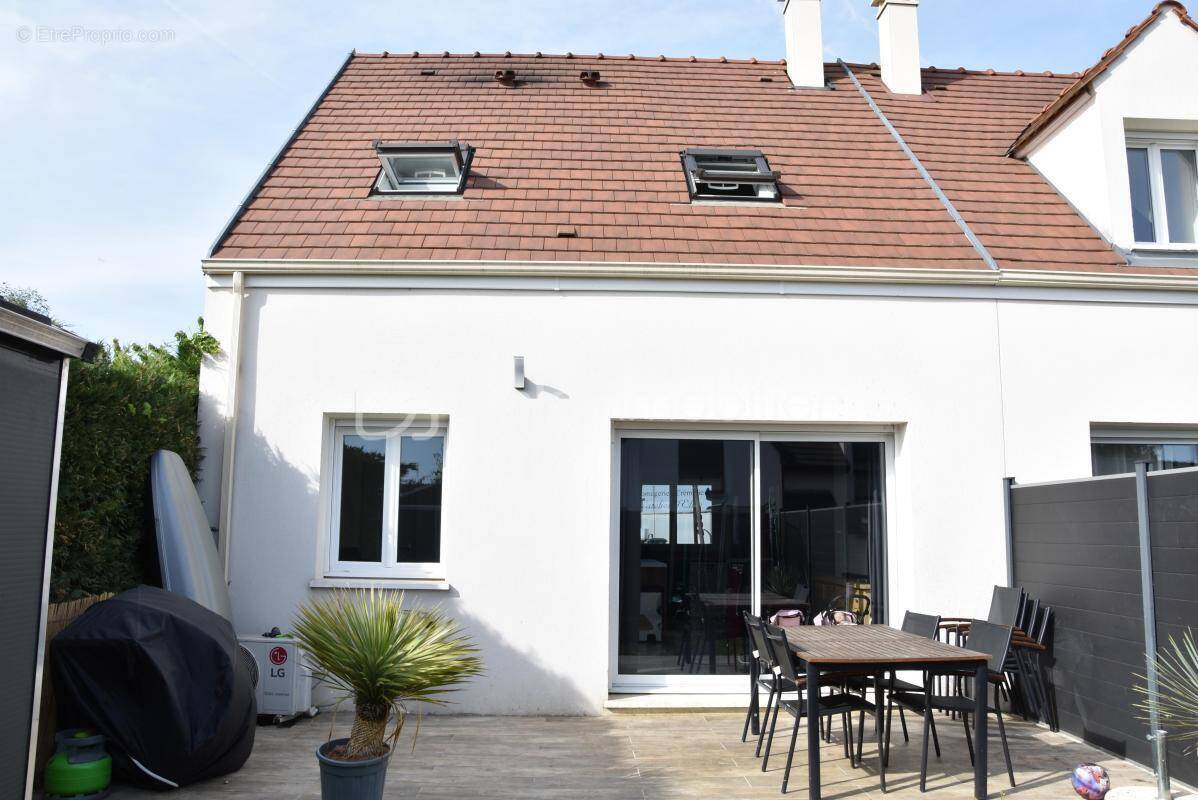 Maison à BALLANCOURT-SUR-ESSONNE