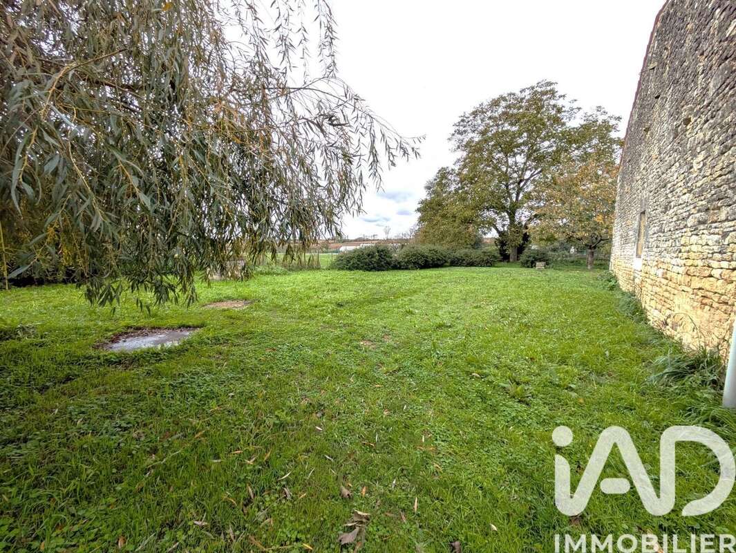 Photo 2 - Maison à CORME-ROYAL