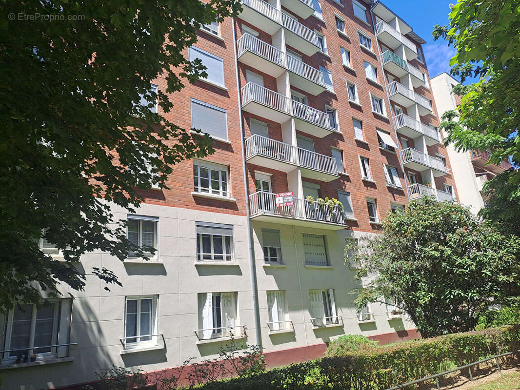 Appartement à MONTROUGE
