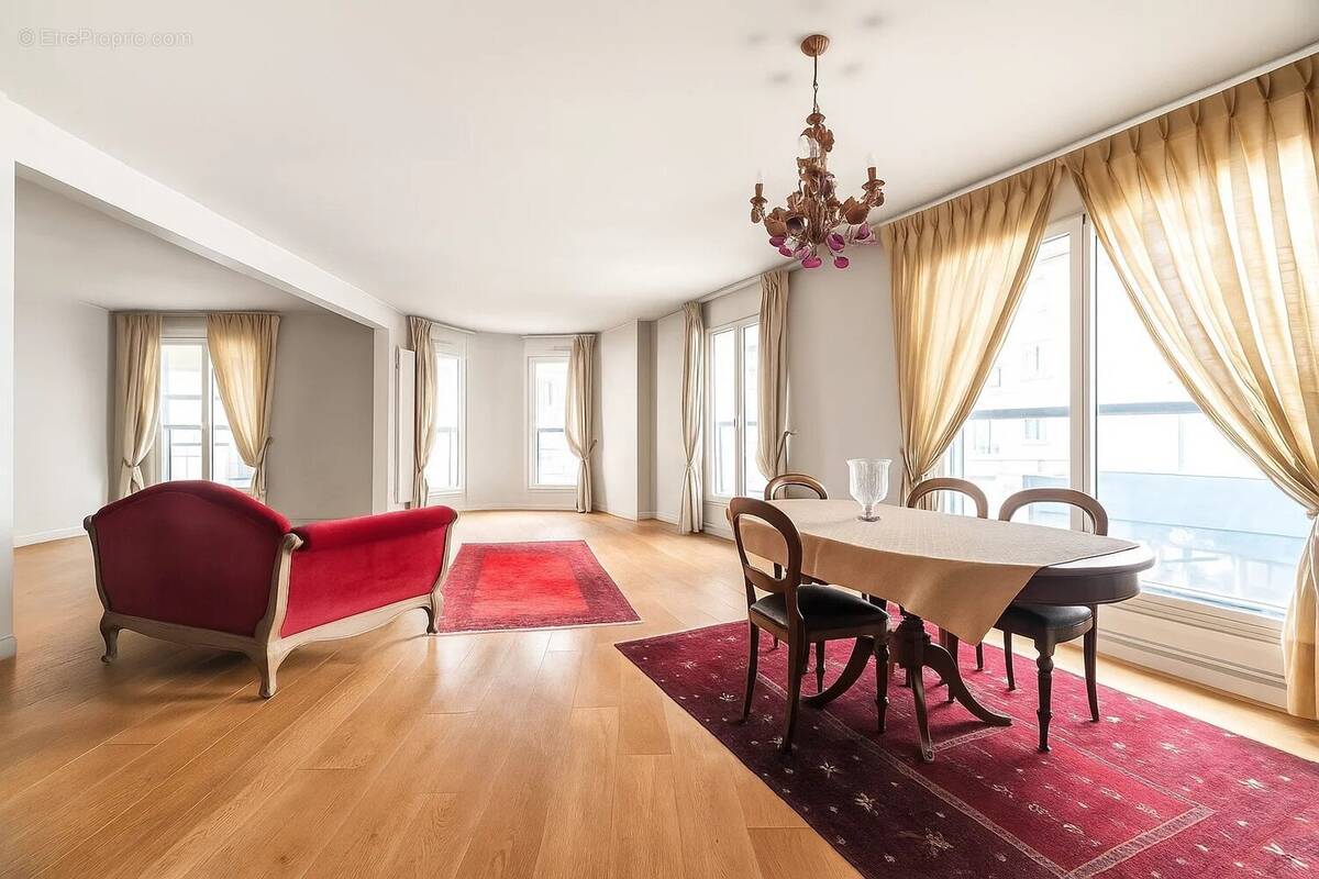 Appartement à LEVALLOIS-PERRET