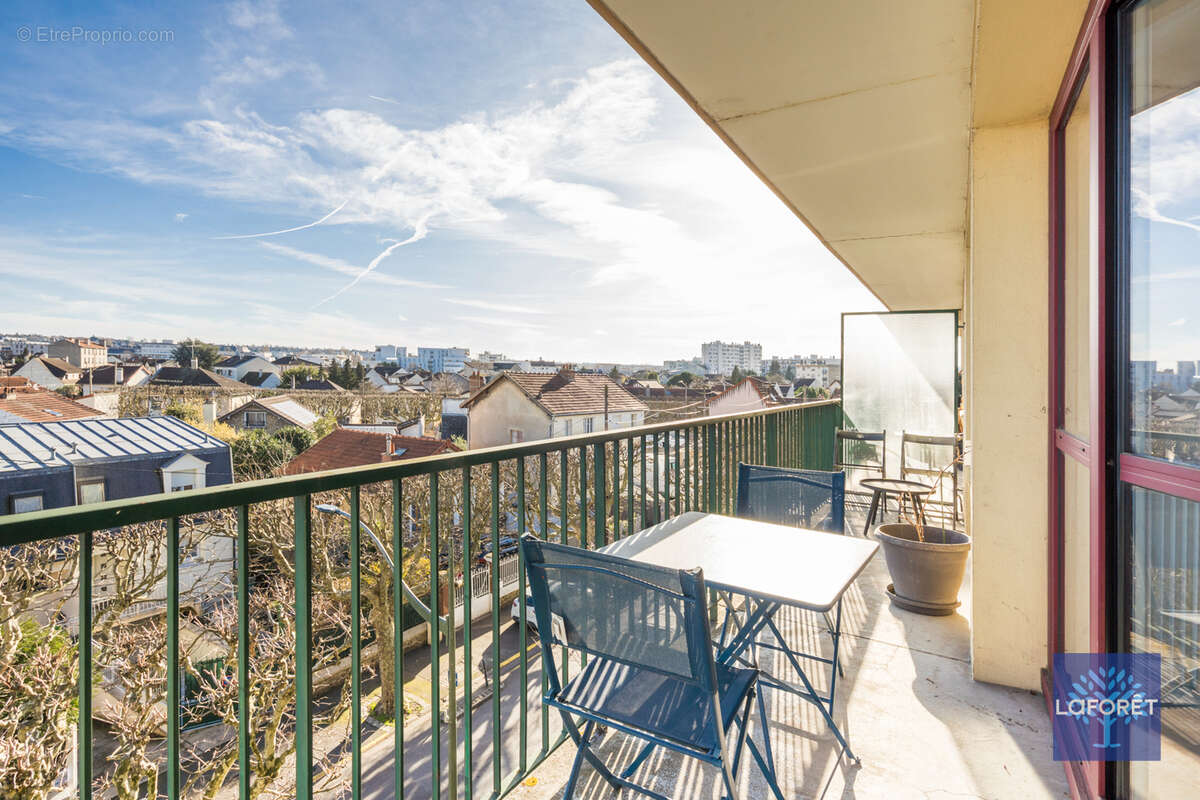 Appartement à LES PAVILLONS-SOUS-BOIS